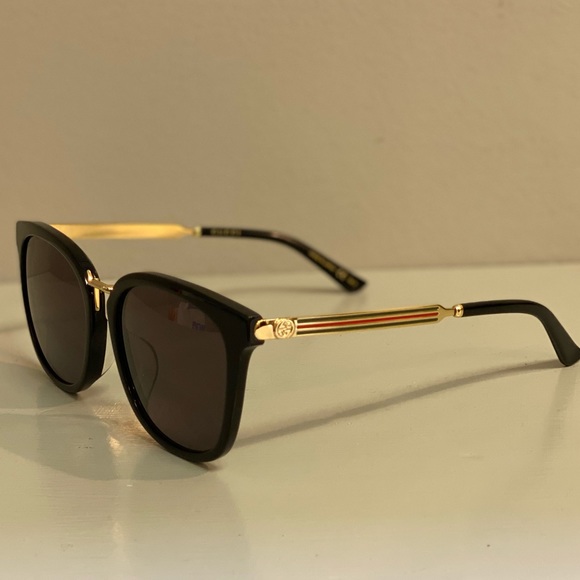 NEW✨ Gucci sunglasses 😎 - Picture 7 of 12